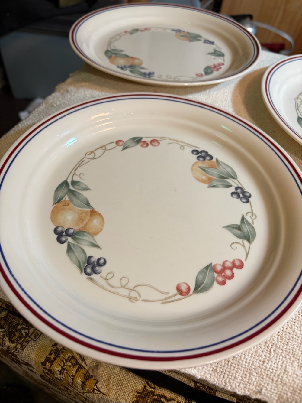 Vintage Corelle Abundance 8.5" Luncheon Salad Plates Set of 6. Retro vibe - Picture 5 of 13
